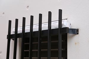 屋外用ＬＥＤ照明フィールドライトを格子に置くだけ簡単設置