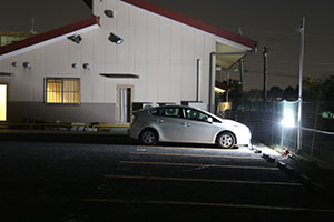 施設の駐車場に屋外用ＬＥＤ照明フィールドライトを設置後